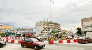Ξεκίνησε η λειτουργία του νέου κυκλικού κόμβου στη Λεωφόρο Στρατού με προσωρινή εργοταξιακή σήμανση