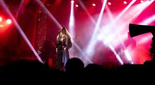 Κατάμεστη η Κεντρική Πλατεία Ξάνθης στη μεγάλη συναυλία της Κατερίνας Λιόλιου