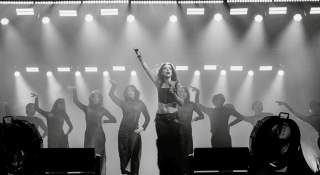 Xanthi Reloaded: Η Ελένη Φουρέιρα απογείωσε με την ενέργειά της τον παλμό των Θρακικών Λαογραφικών Εορτών