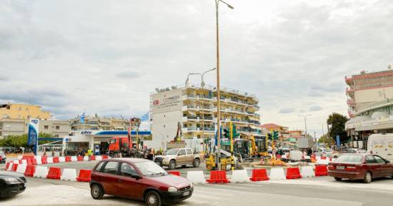 Ξεκίνησε η λειτουργία του νέου κυκλικού κόμβου στη Λεωφόρο Στρατού με προσωρινή εργοταξιακή σήμανση