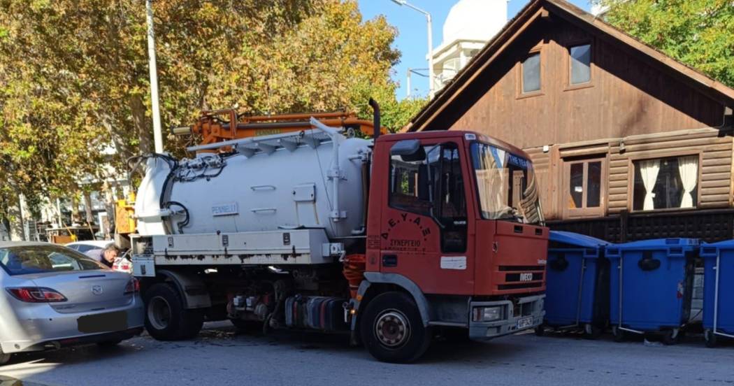 Συνεργασία ΔΕΥΑΞ με Υπηρεσία Καθαριότητας για τον καθαρισμό υπογείων κάδων στις Πλατείες Αντίκα και Ελευθερίας