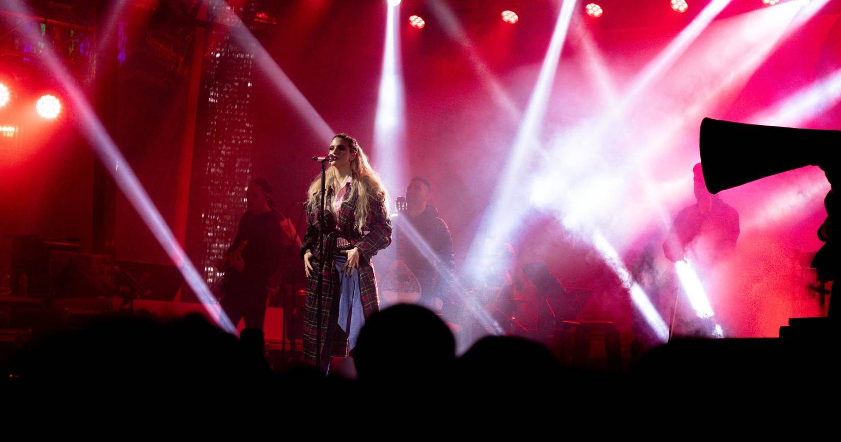 Κατάμεστη η Κεντρική Πλατεία Ξάνθης στη μεγάλη συναυλία της Κατερίνας Λιόλιου